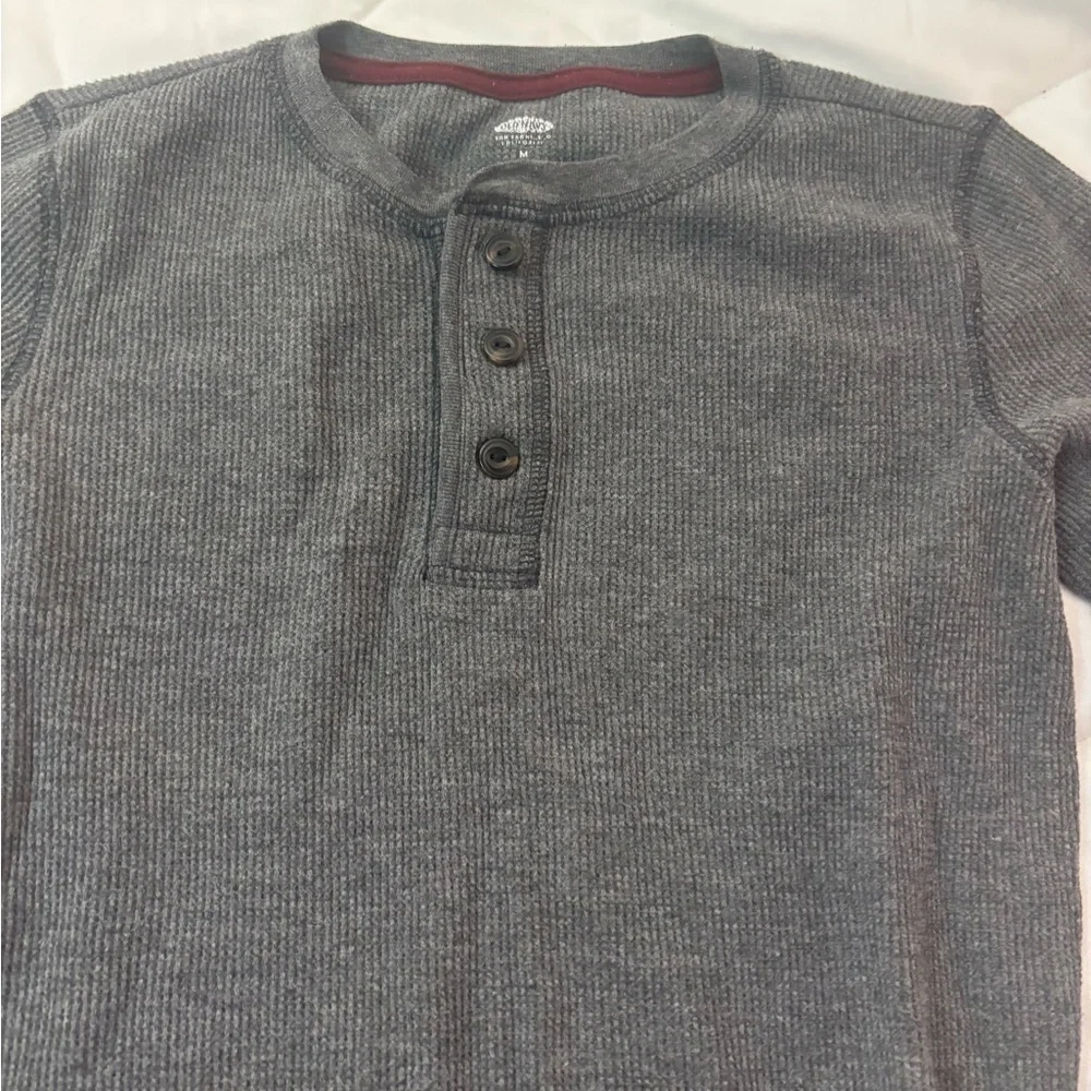 Old Navy Gray Henley Shirt with 3 buttons- size medium 8